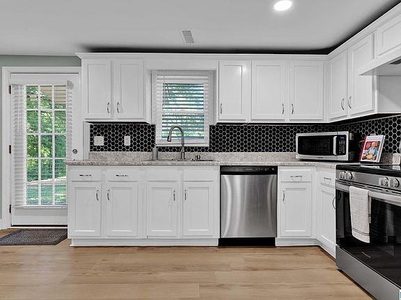 3rd image of 5390 Greathouse Rd