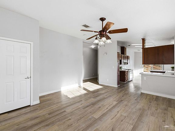 4th image of 2424 Grandview Ter