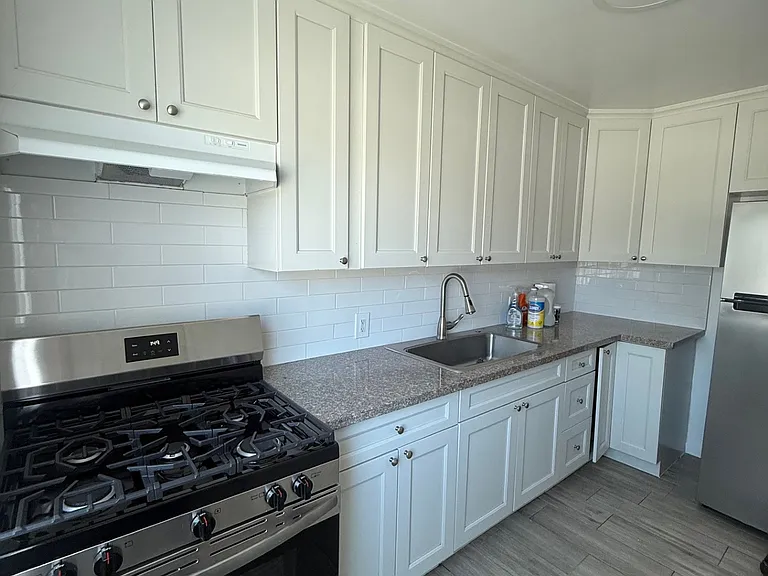 Brookshire Apts — Photo 10