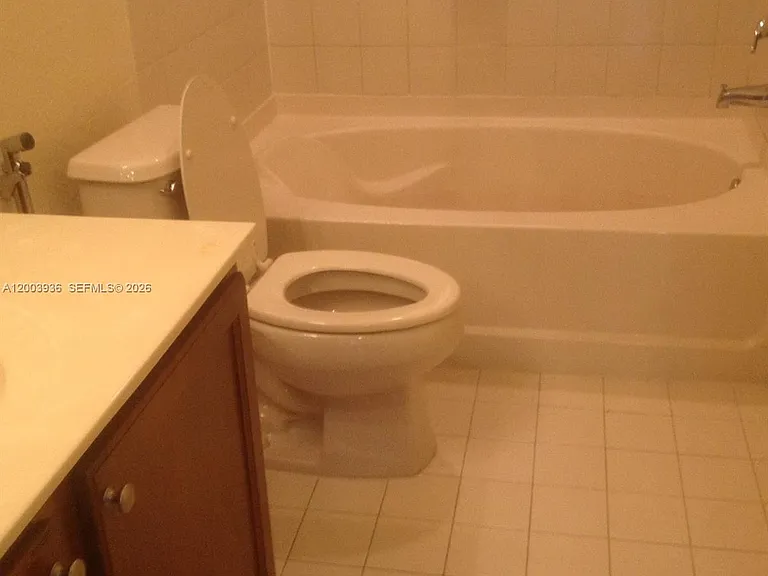 11401 NW 89th St #105 — Photo 11