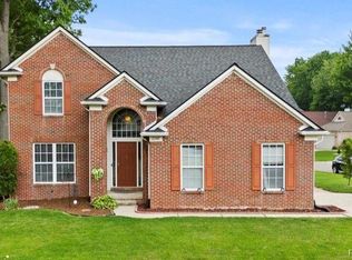 2248 Forest Hills Dr, Lake Orion, MI