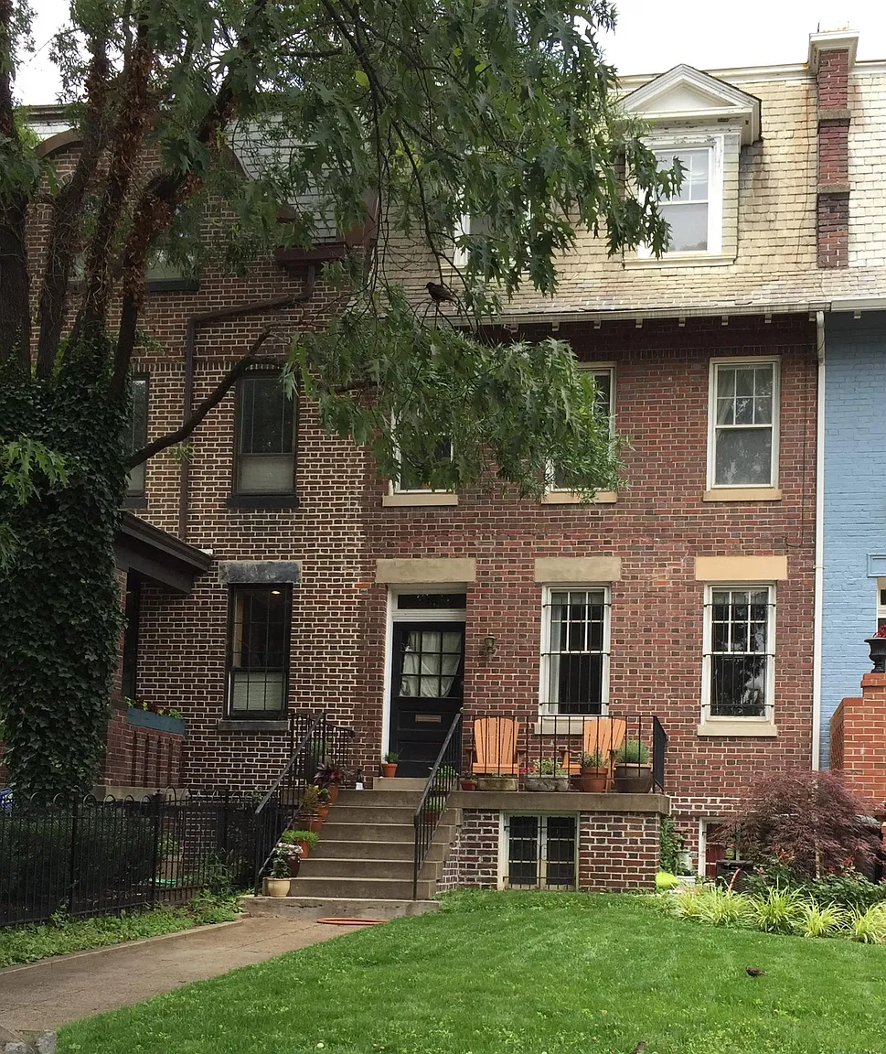 668 Maryland Ave NE photo 1