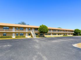 806 9th St West Palm Beach, FL 33403