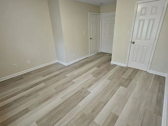3rd image of 1100 Green Tree Ct #D