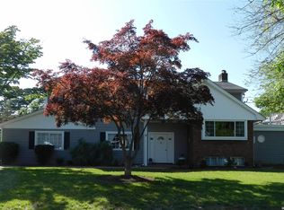 9 Cecil Ct, Melville, NY 11747