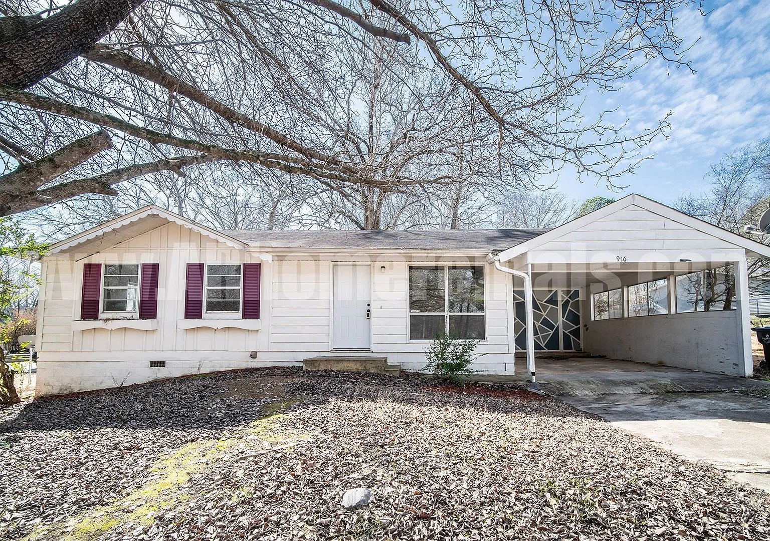 Cozy home on corner lot! — Photo 1
