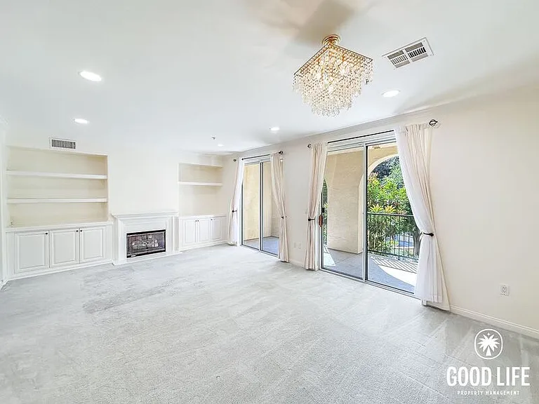 2260 Watermarke Pl — Photo 9