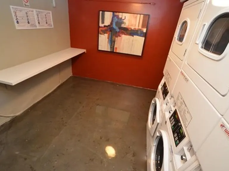 Chateau Hollywood — Photo 17
