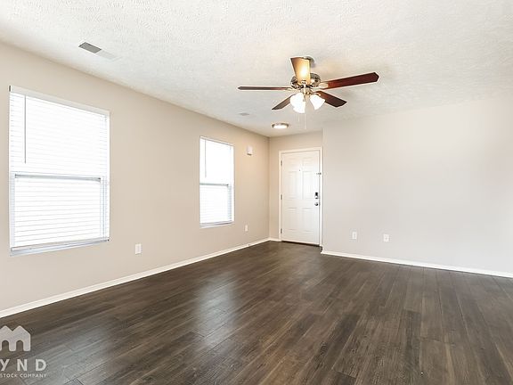 2nd image of 2827 Creekbend Dr