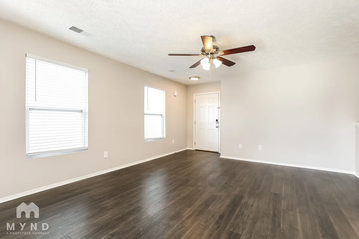 Building Photo - 2827 Creekbend Dr