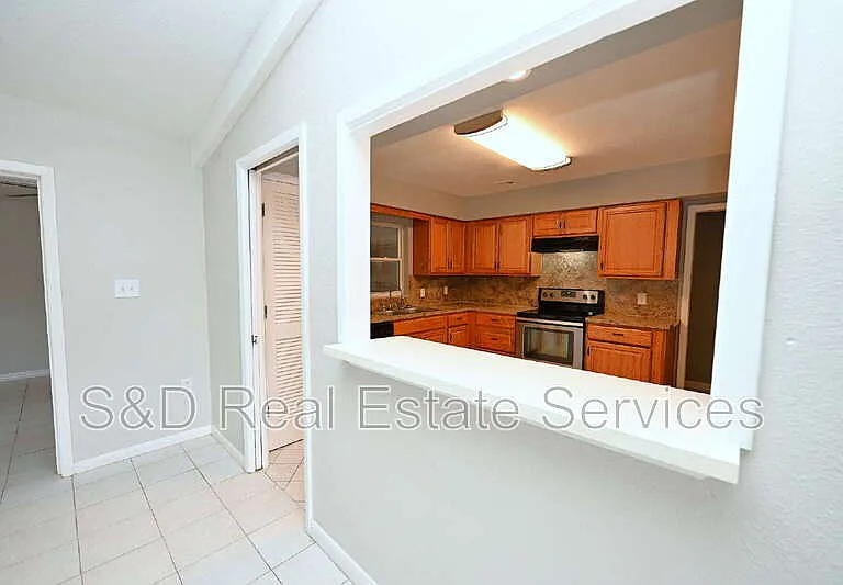 907 Swann Dr — Photo 8