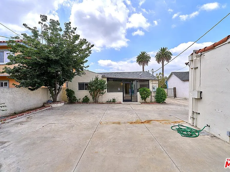 1120 S Plymouth Blvd — Photo 29