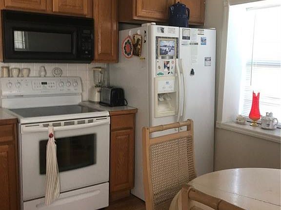 4th image of 7969 E Brooks Ln