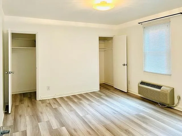 4826 Chevy Chase Drive — Photo 4