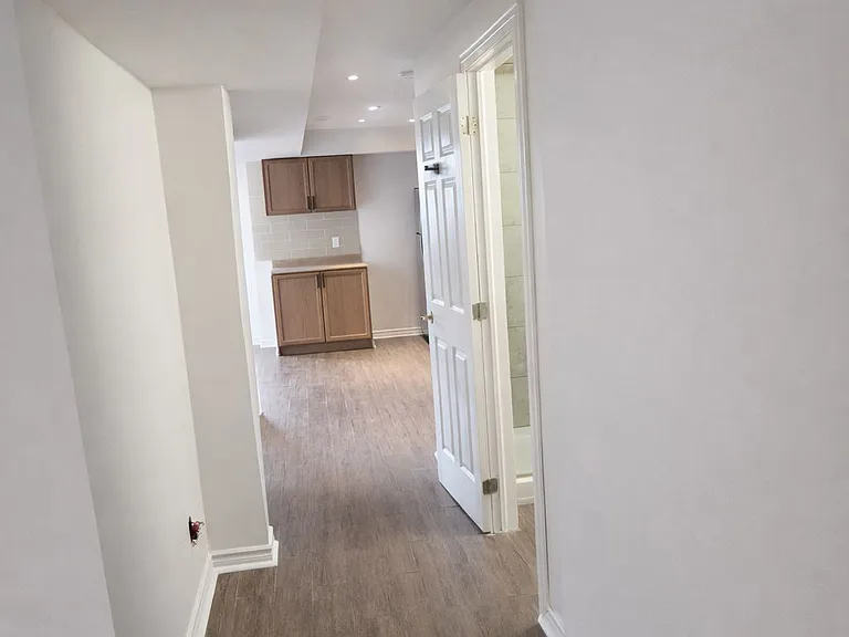 109 Romance Dr #BASEMENT — Photo 4