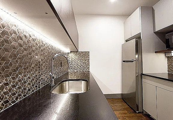 3rd image of 81 Jefferson St APT 2B