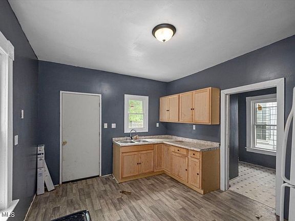 5th image of 2615 Lagrange St
