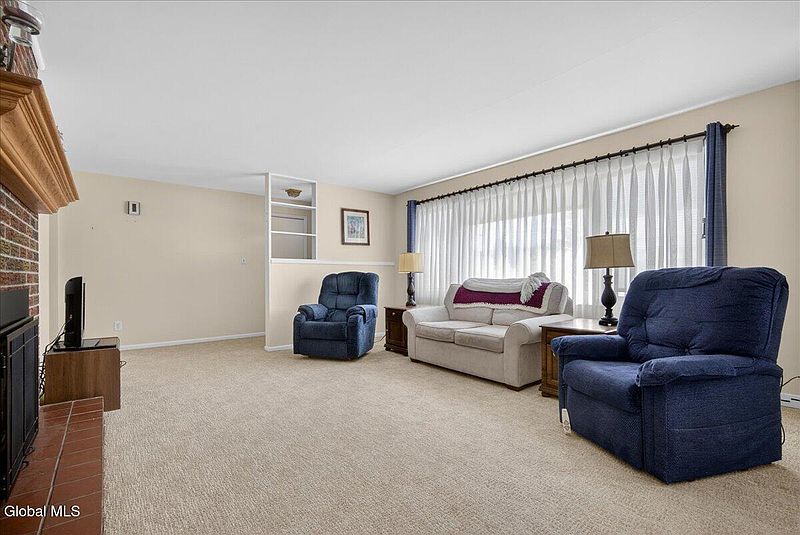 5th image of 73 Saratoga Drive