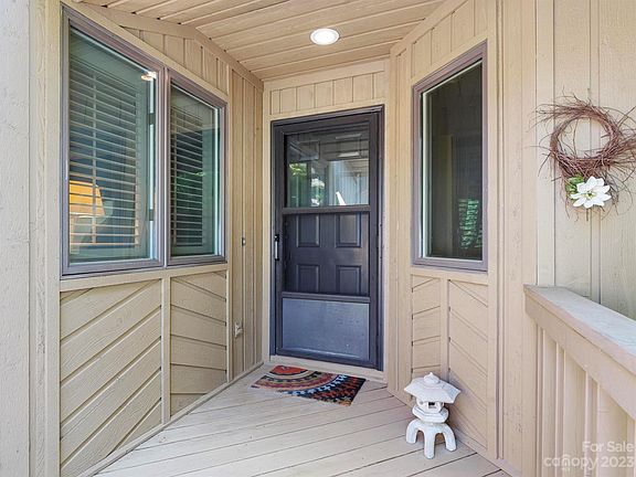 5th image of 302 Red Oak Dr