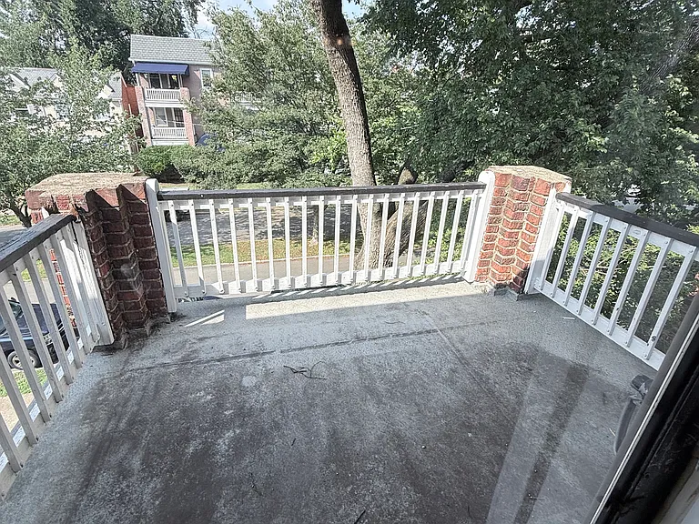 2011 Rosewood Ave #9 — Photo 3