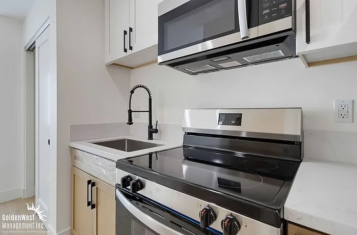 3075 Hawthorn St #2 — Photo 5