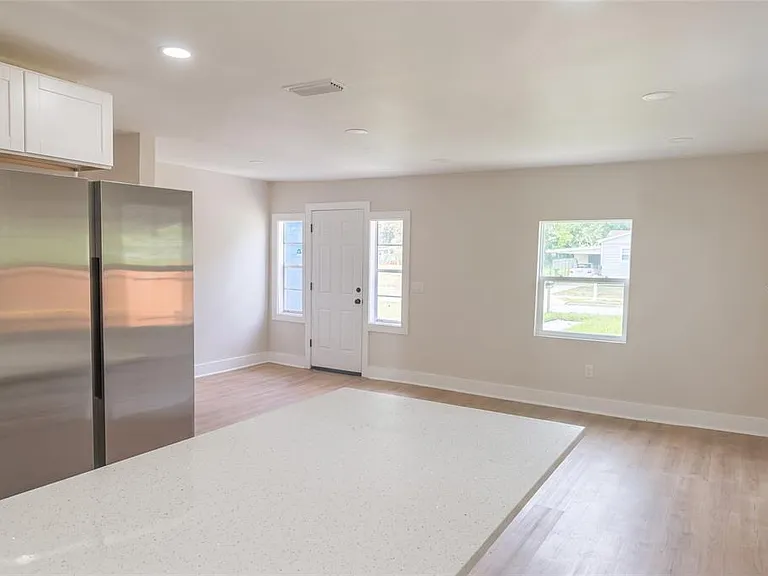 520 E Juanita St — Photo 16