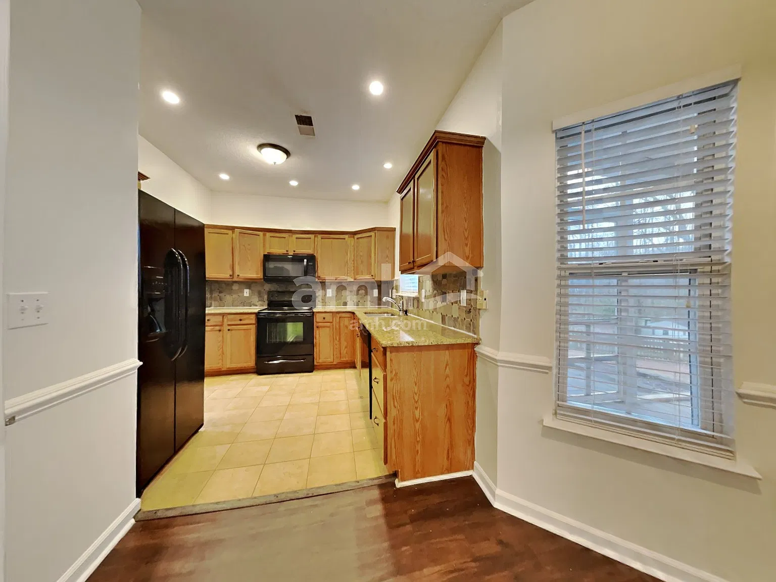 3 bed, 2.5 bath, 1470 sqft, $2,025 — Photo 3