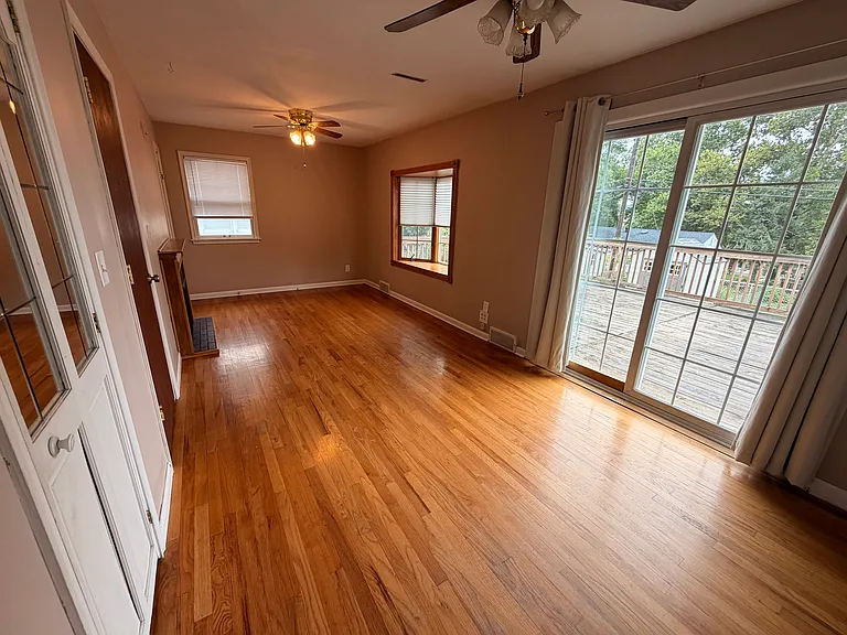 710 S 67th Ave — Photo 10