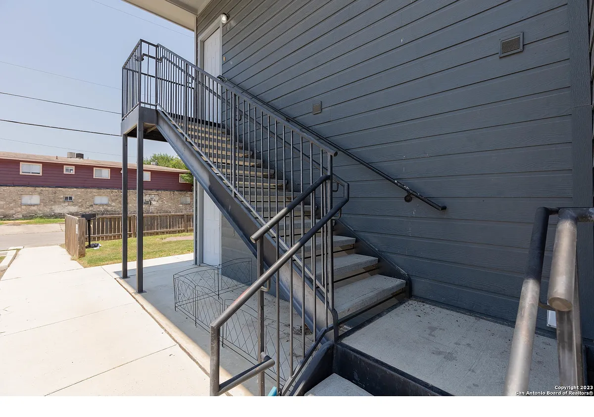 Building Photo - 8111 Landing Ave #1201