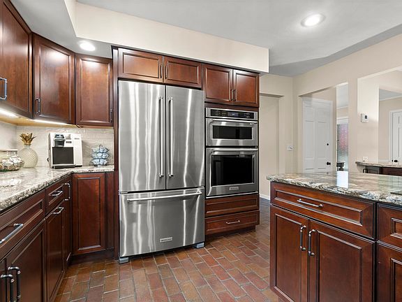 3rd image of 228 W Morningside Dr