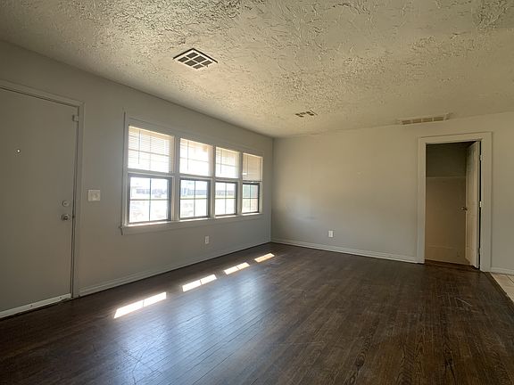 4th image of 1905 NE 29th St