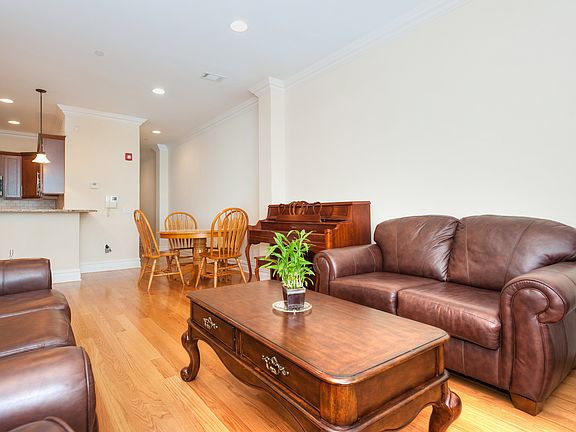 5th image of 88 Saint Francis St #1304