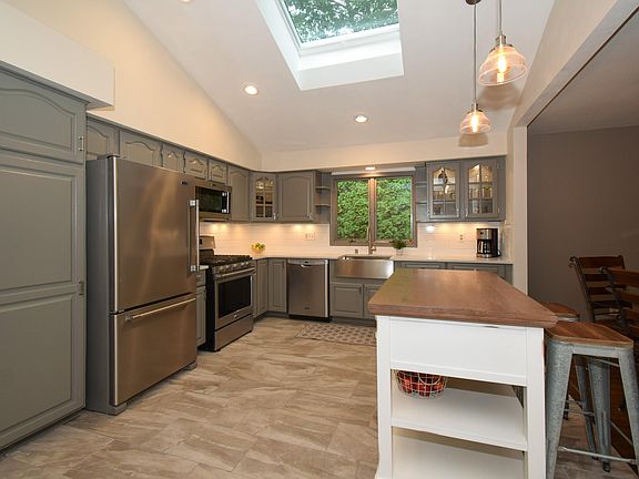 5th image of 3559 E Norport Dr