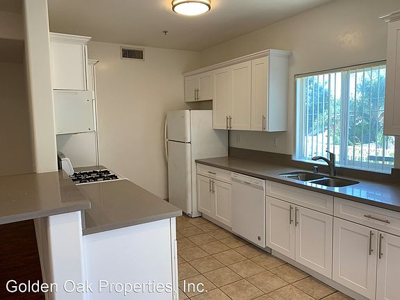4th image of 12740 Oxnard St APT 208