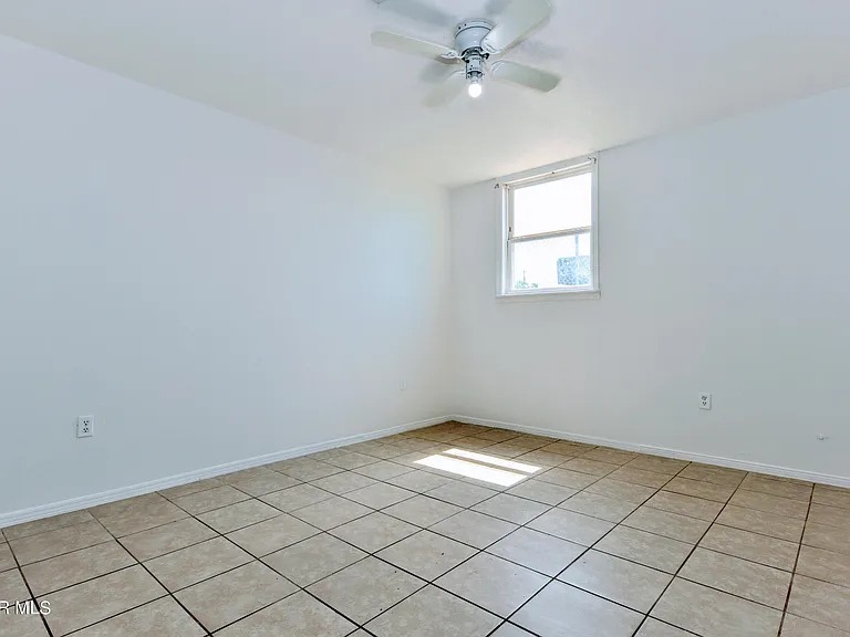 753 N Carolina Dr — Photo 23