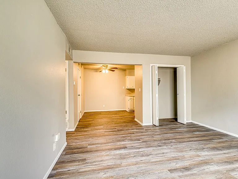 Woodhaven Apartments — Photo 10