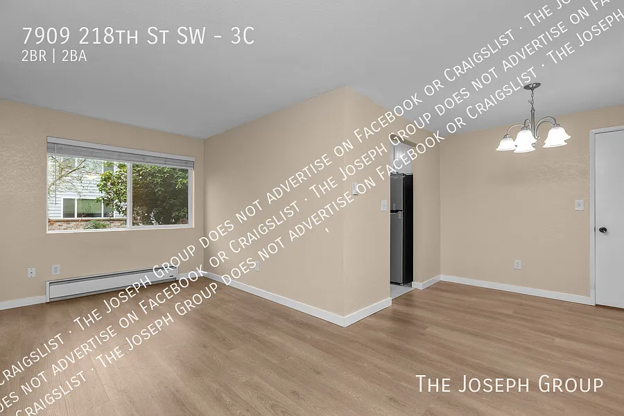 Sun-filled 2 bed in Edmonds — Photo 3