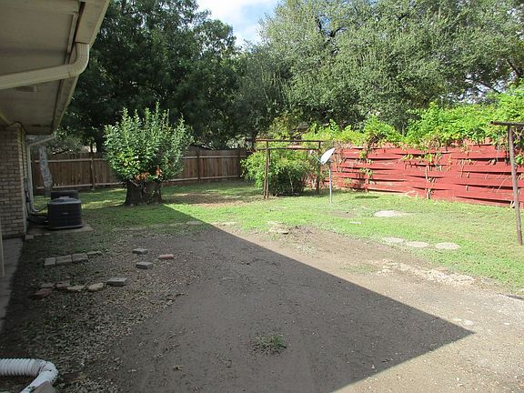 3rd image of 205 1/2 W 6th St
