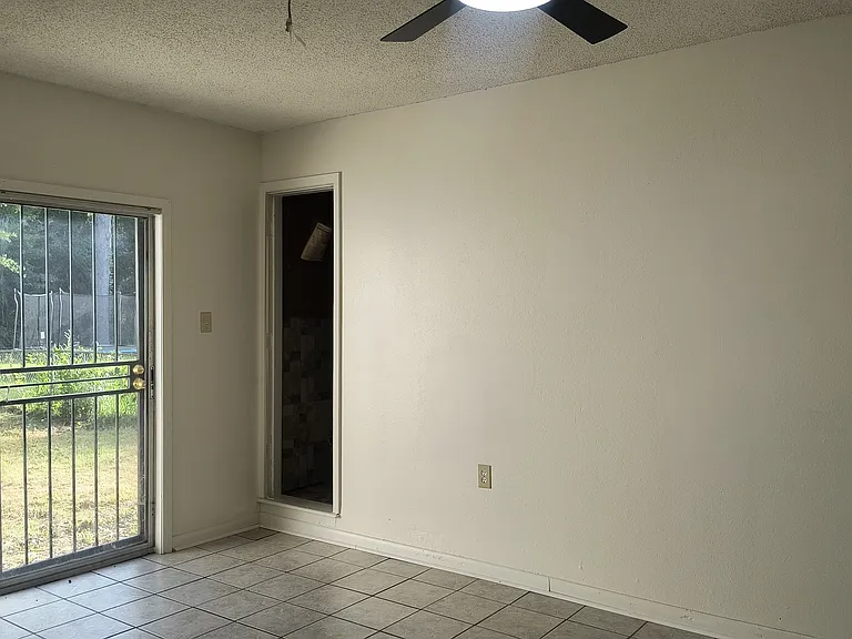 6115 Parker St — Photo 6