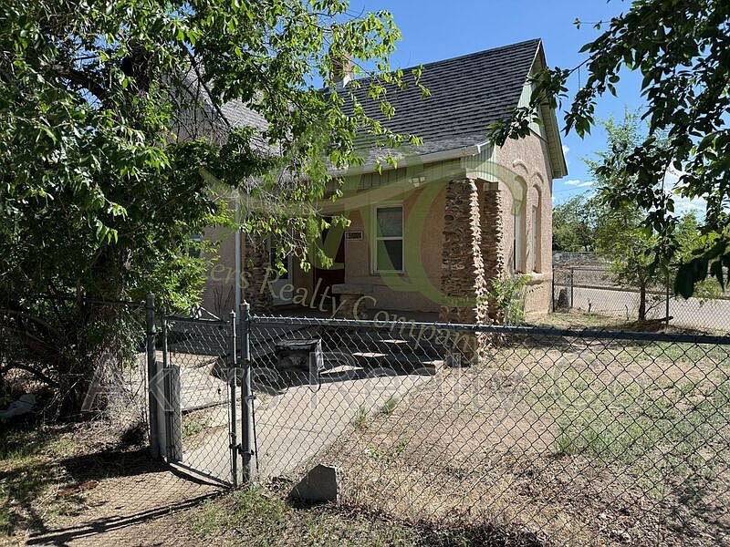 1st image of 523 E Adams Ave