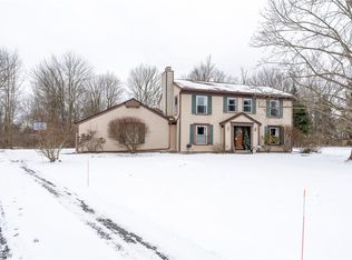 17860 Gardiner Ln, Chagrin Falls, OH 44023