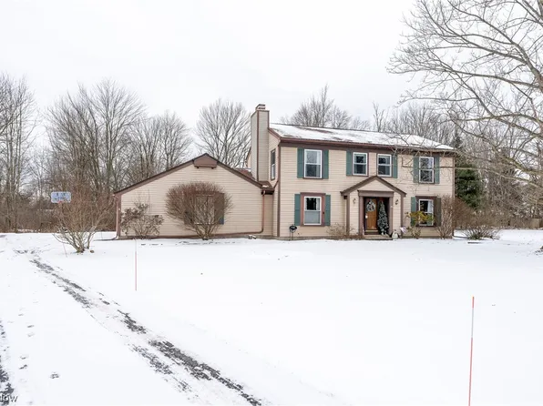 17860 Gardiner Ln, Chagrin Falls, OH 44023