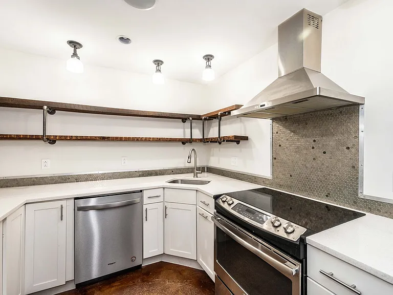 811 T St NW — Photo 11