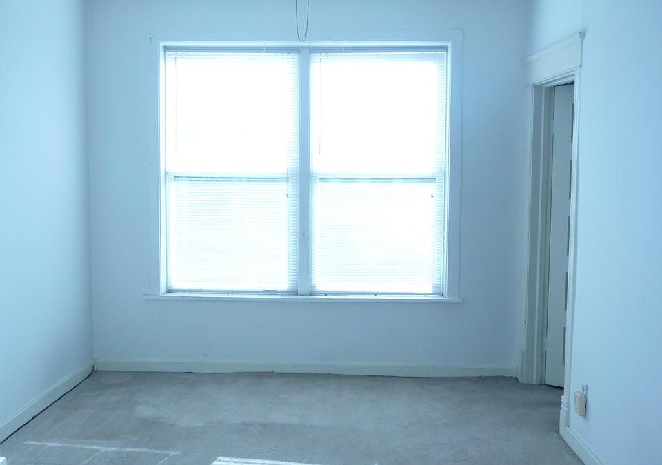 2nd image of 2122 W Irving Park Rd APT 1F