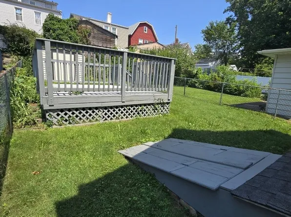 405 Elm Street image 17 of 22