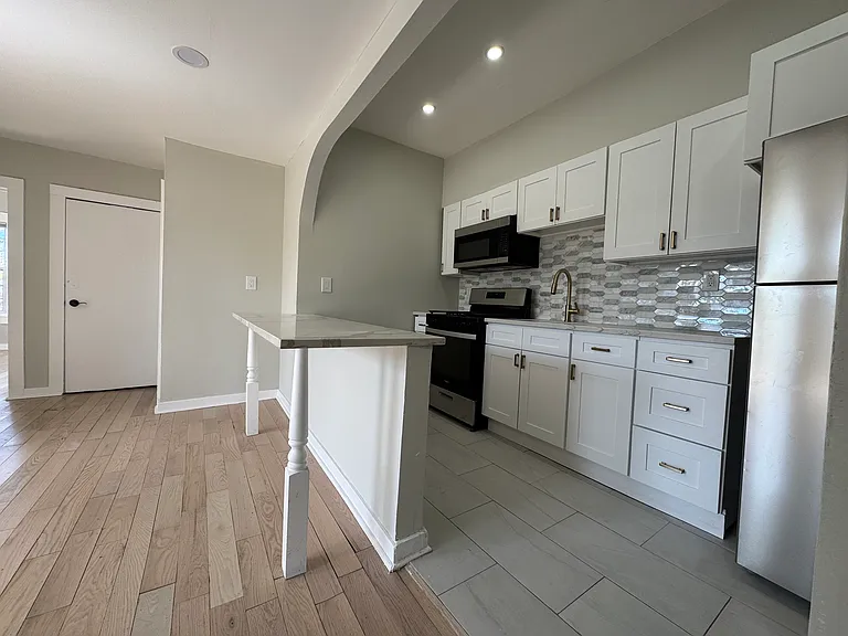 237 Davenport Ave #2B — Photo 4