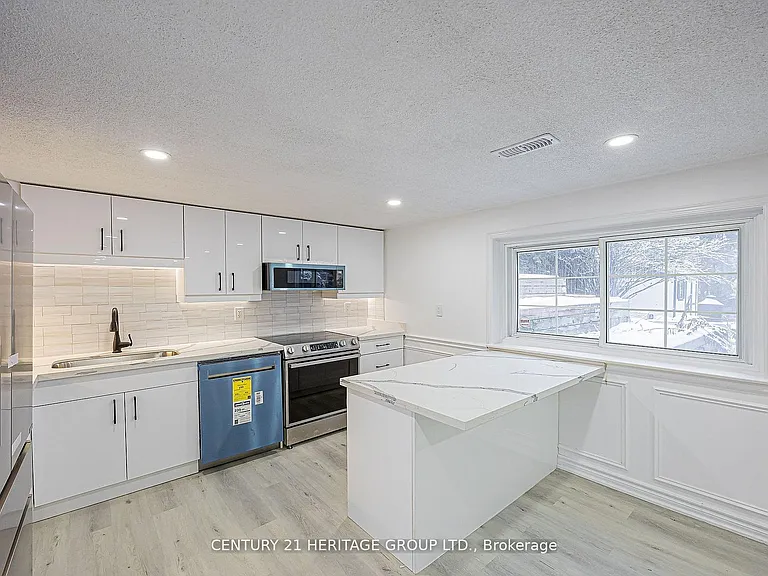 60 Fairway Dr — Photo 1
