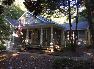 110 Hawthorne Dr, Pine Knoll Shores, NC 28512