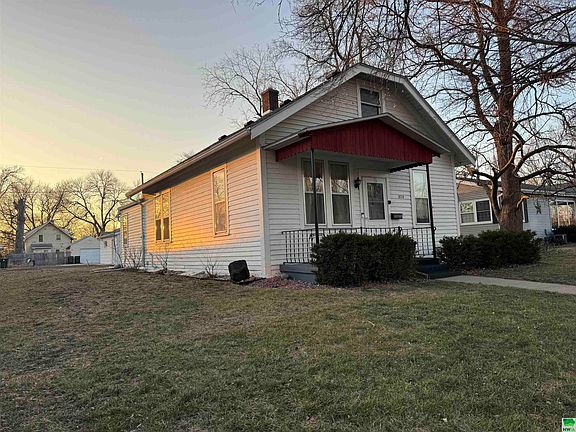2nd image of 1823 S Cedar St