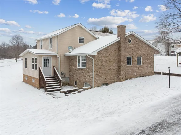 144 Double Hill Rd, Mount Pleasant, PA 15666